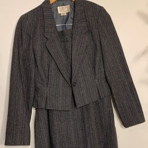 Womens Vintage skirt suit mid 60s sz 9